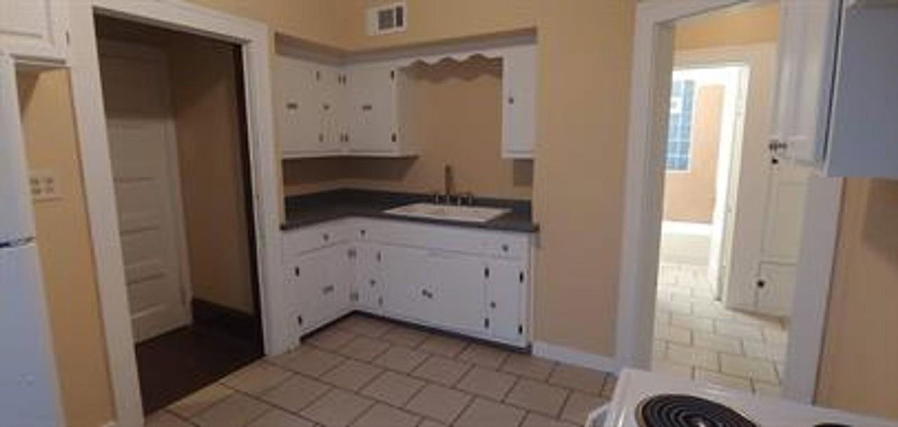 1425 N 47th St #A - Photo 6 of 8