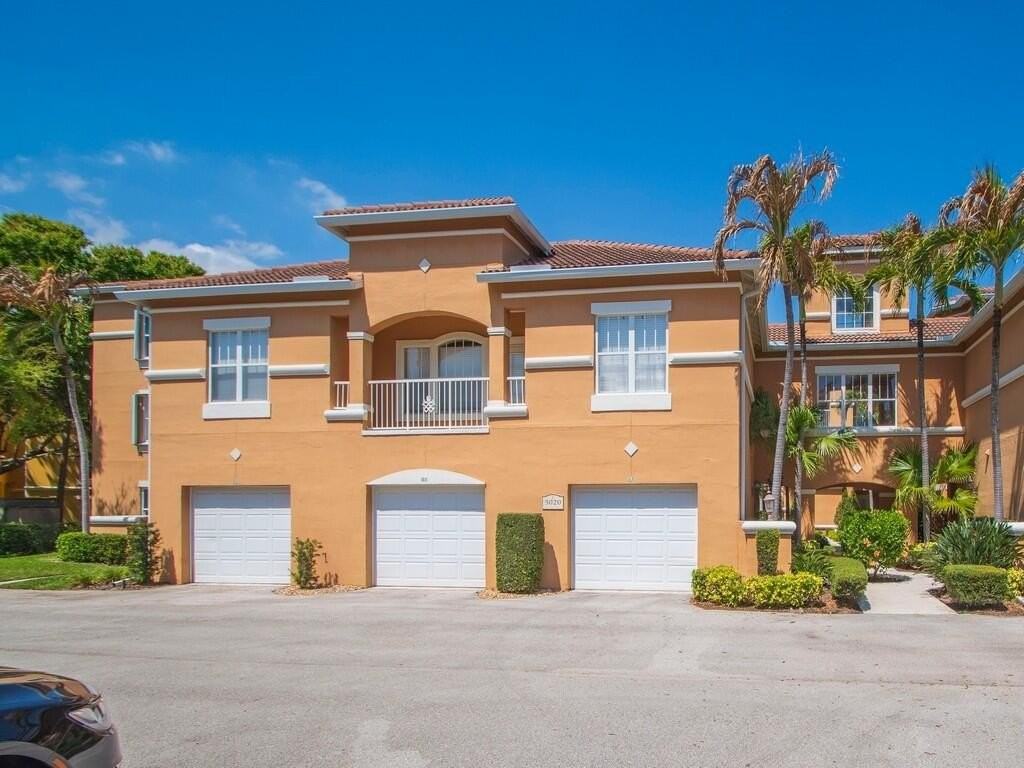 5020 Fairways Cir #202