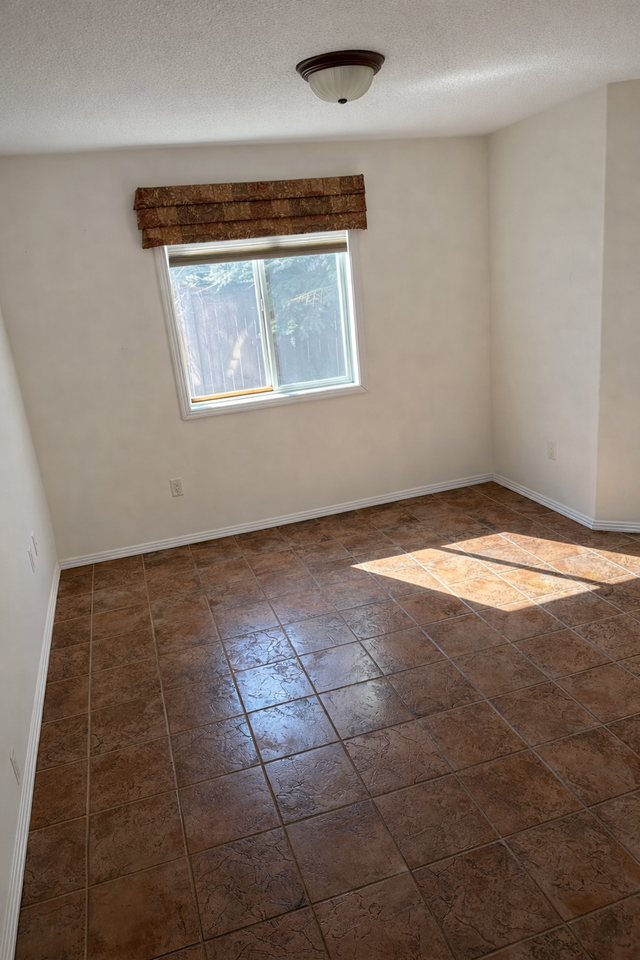 8912 156 St Nw #1 - Photo 4 of 10