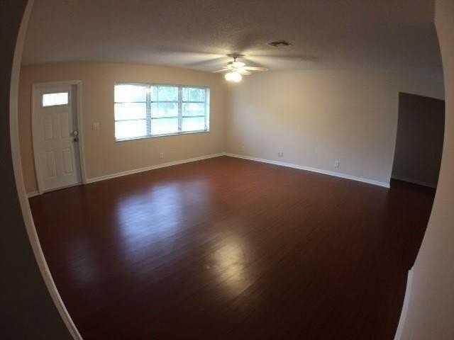 1314 Nw 2nd Cir - Photo 4 of 21