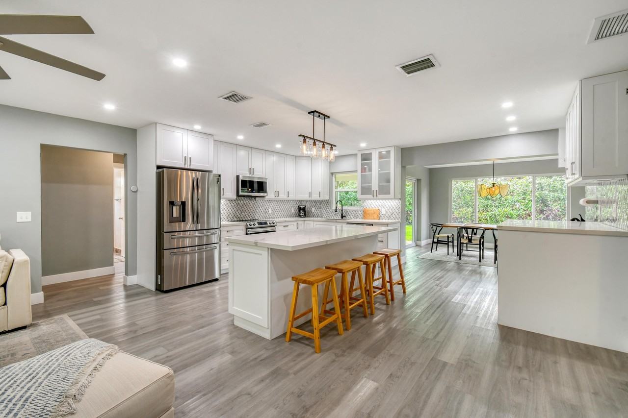 400 Tequesta Dr - Photo 4 of 38