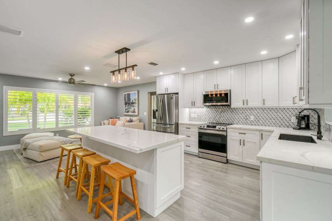 400 Tequesta Dr - Photo 5 of 38