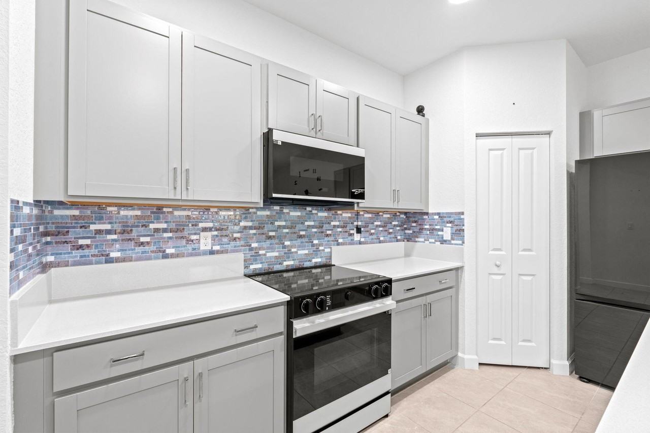 4370 Pond Lily Ln - Photo 4 of 31