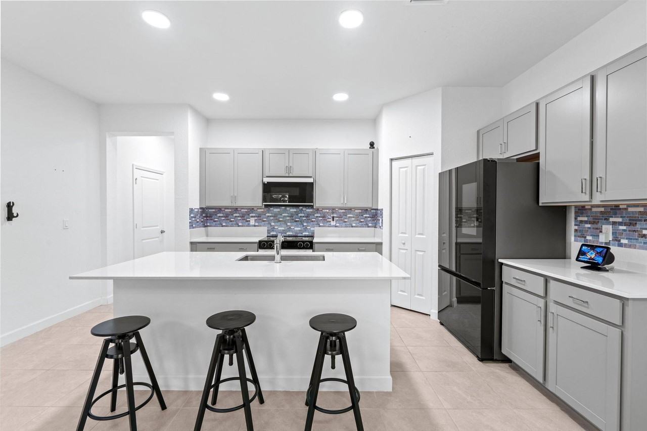 4370 Pond Lily Ln - Photo 5 of 31