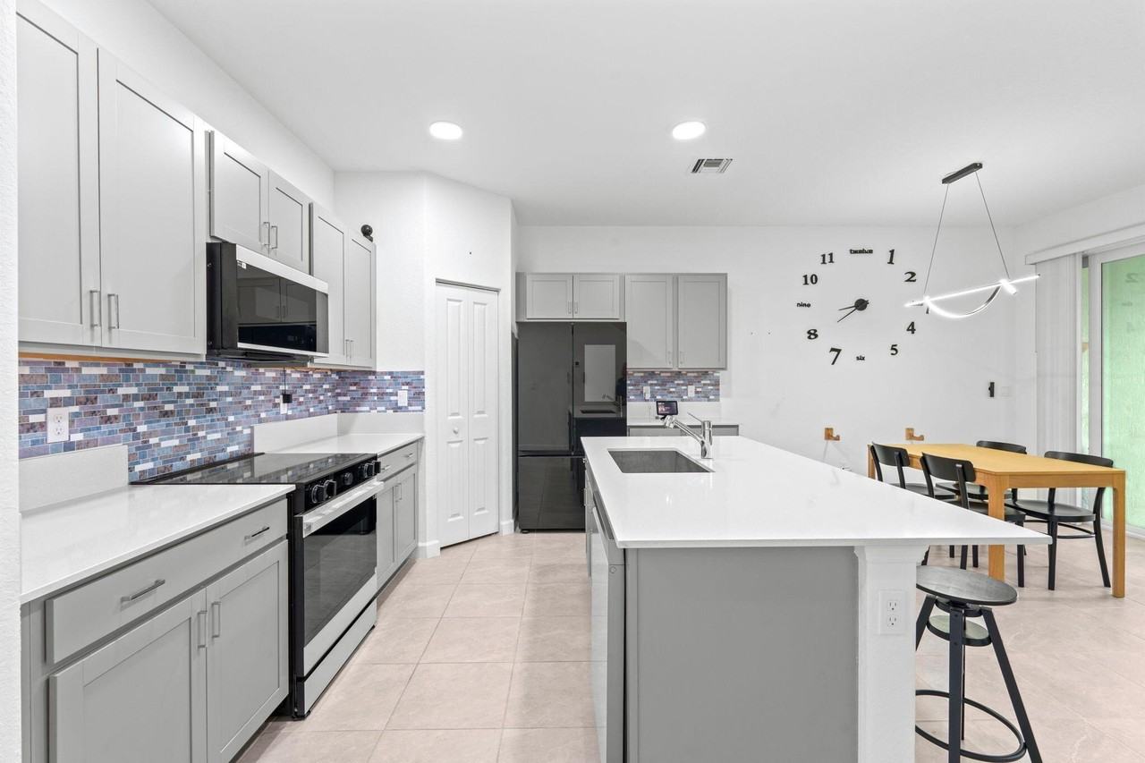 4370 Pond Lily Ln - Photo 6 of 31