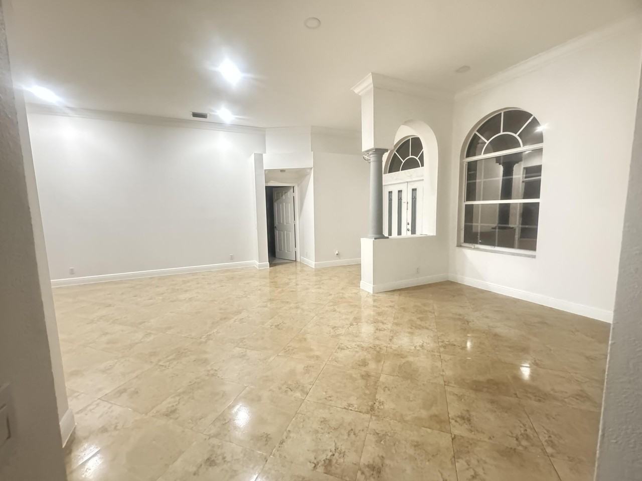 8252 Nw 44th St - Photo 3 of 28