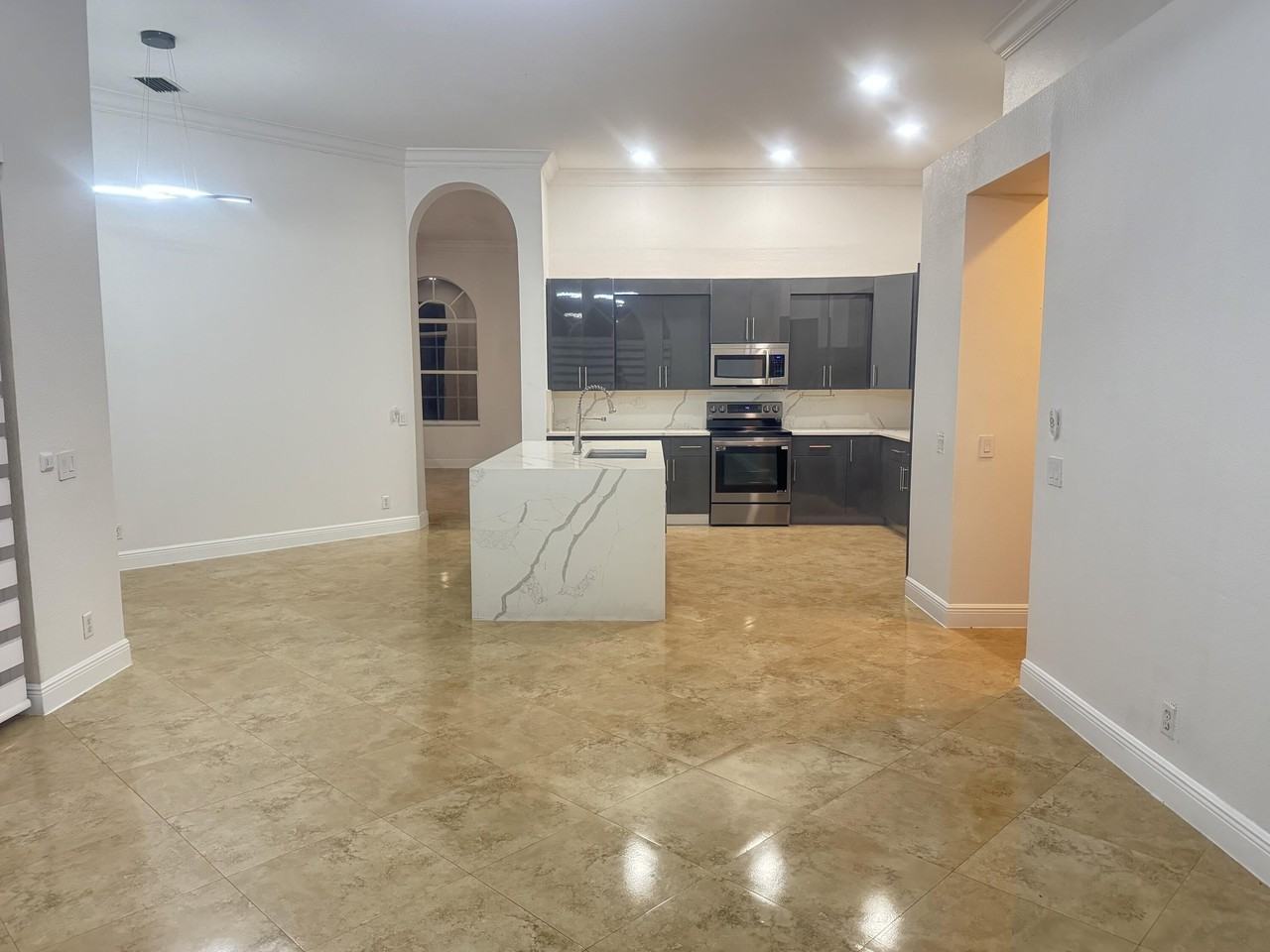 8252 Nw 44th St - Photo 6 of 28