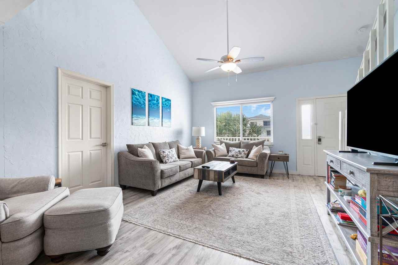 470 Bella Vista Ct N - Photo 3 of 45
