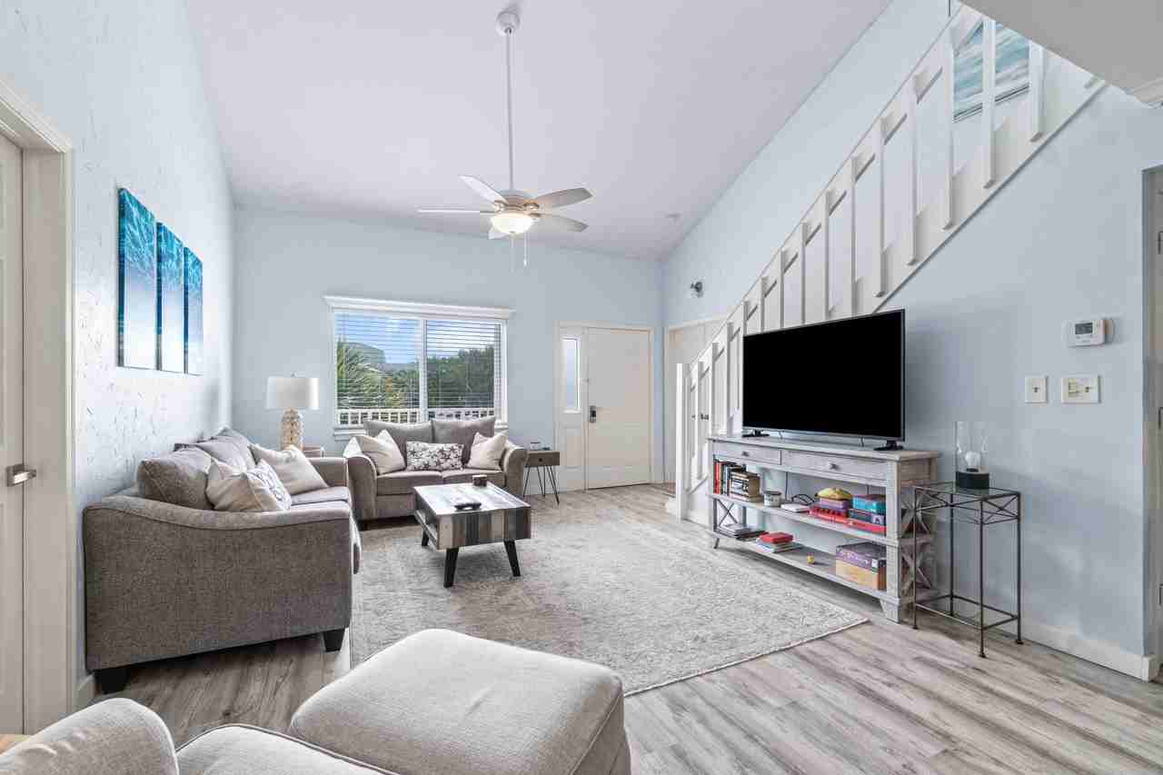 470 Bella Vista Ct N - Photo 4 of 45