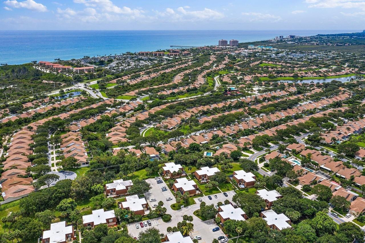 2410 24th Ct - Photo 3 of 33