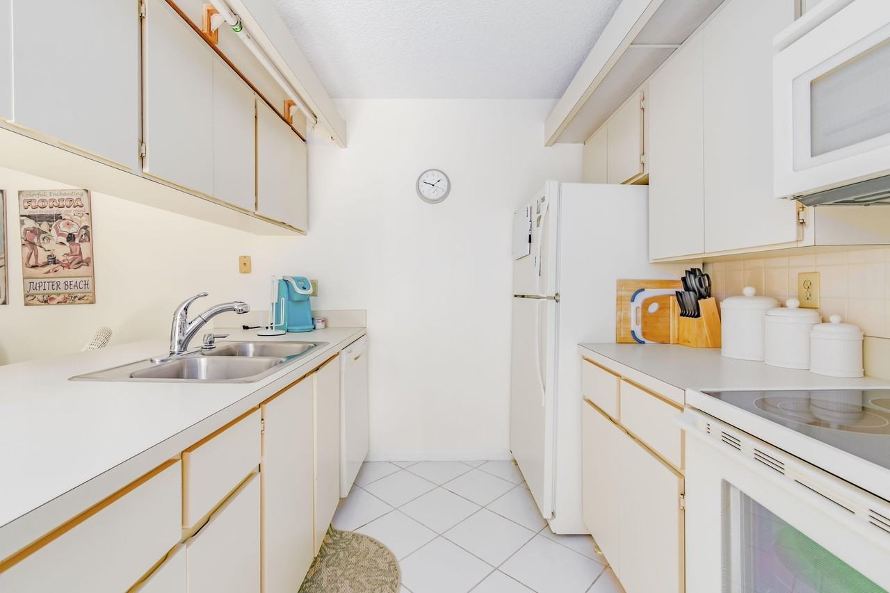 2410 24th Ct - Photo 5 of 33