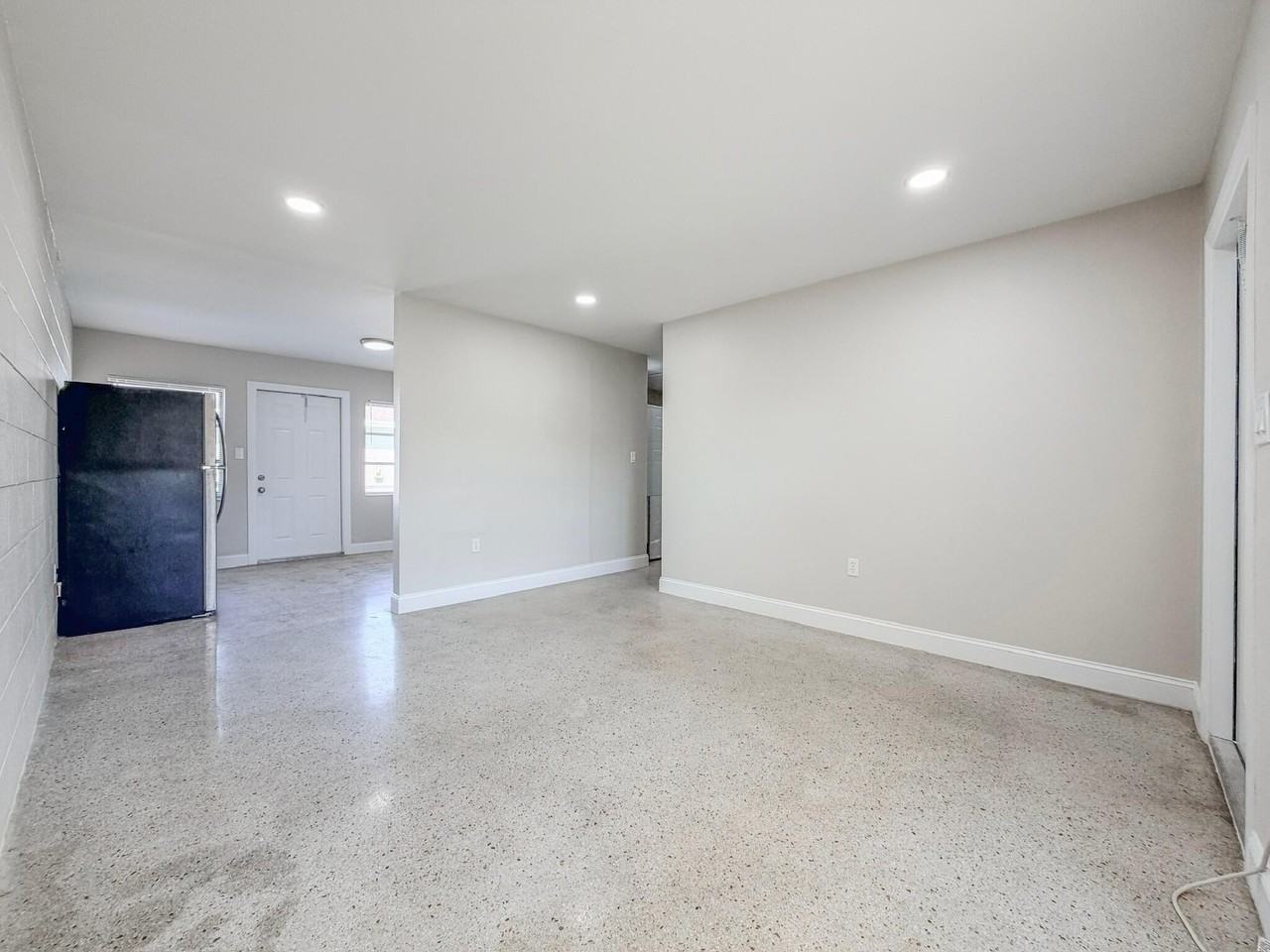 703 N 25th St - Photo 3 of 16