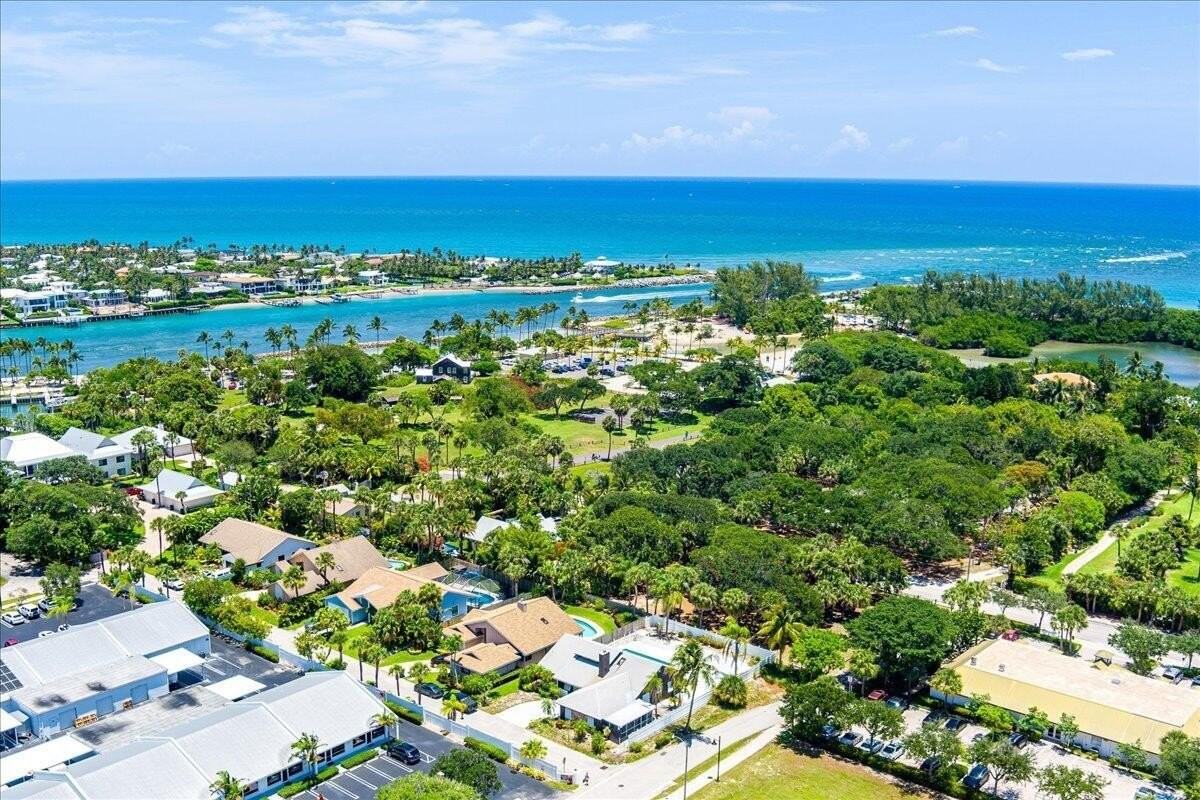 901 Sandy Oaks Dr - Photo 3 of 46