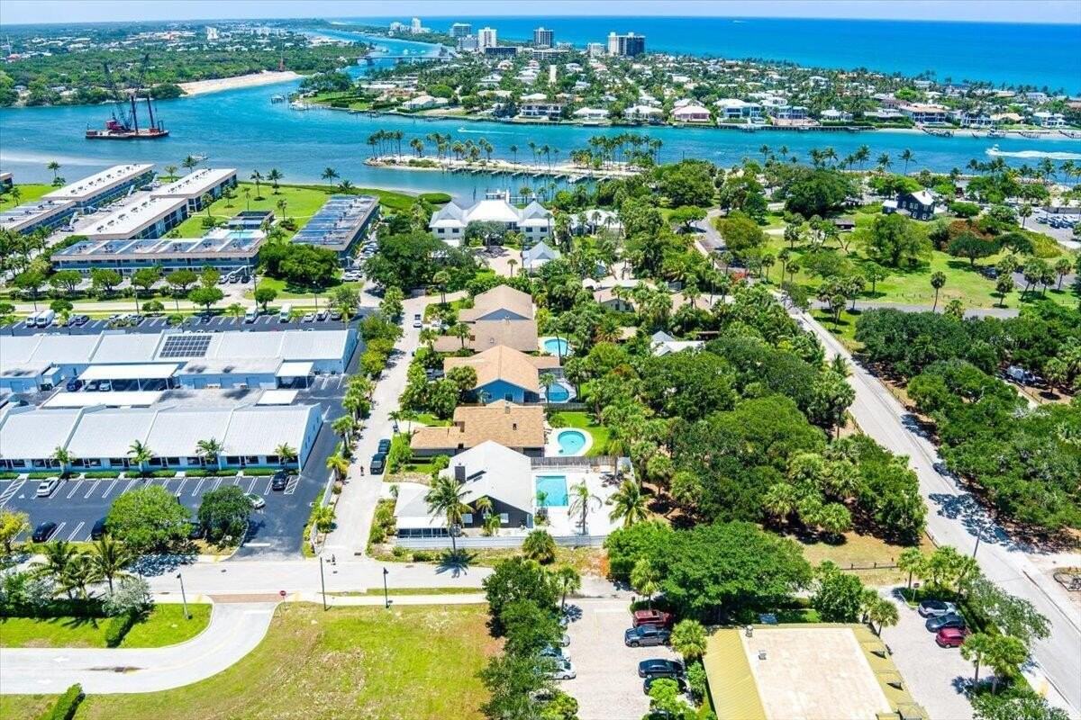 901 Sandy Oaks Dr - Photo 4 of 46