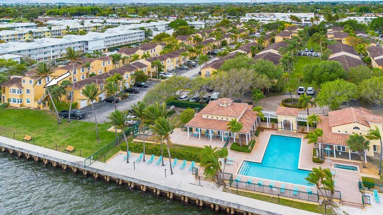 1060 Lake Shore Dr Apt 201 - Photo 3 of 44