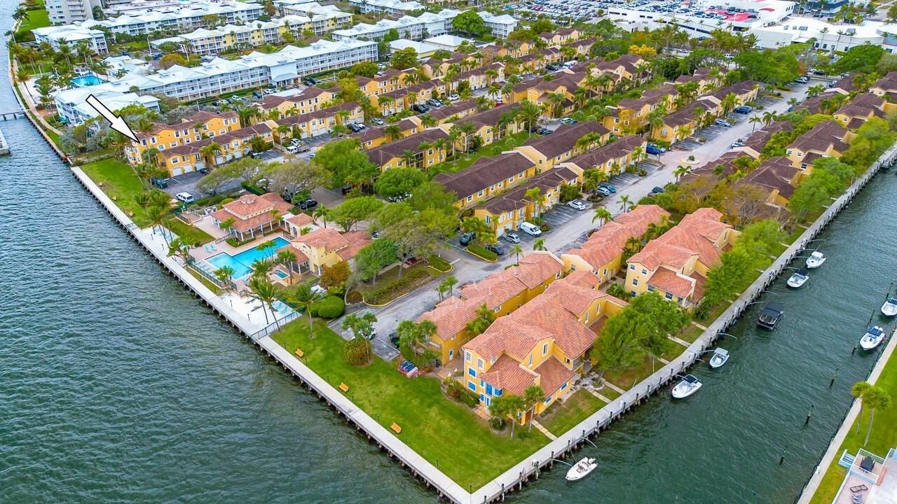 1060 Lake Shore Dr Apt 201 - Photo 4 of 44