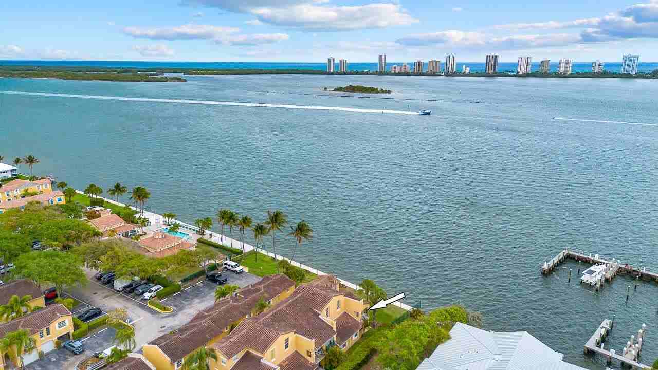 1060 Lake Shore Dr Apt 201 - Photo 6 of 44