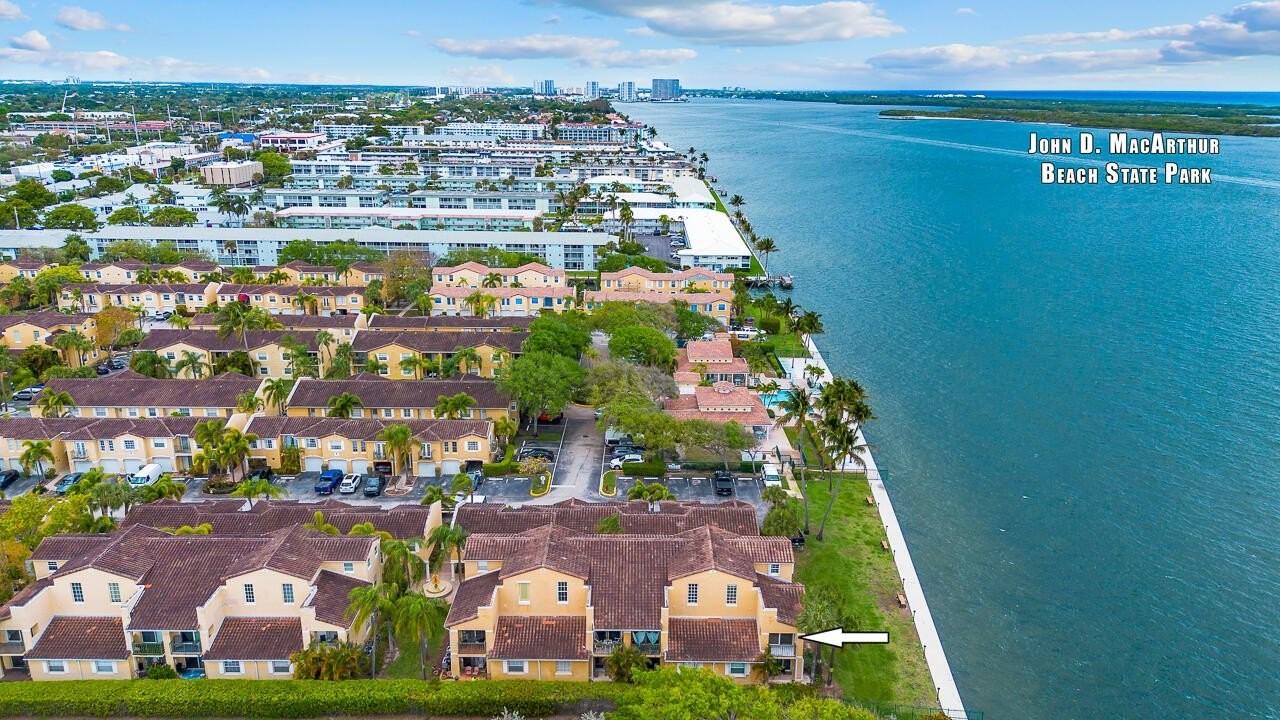 1060 Lake Shore Dr Apt 201 - Photo 7 of 44