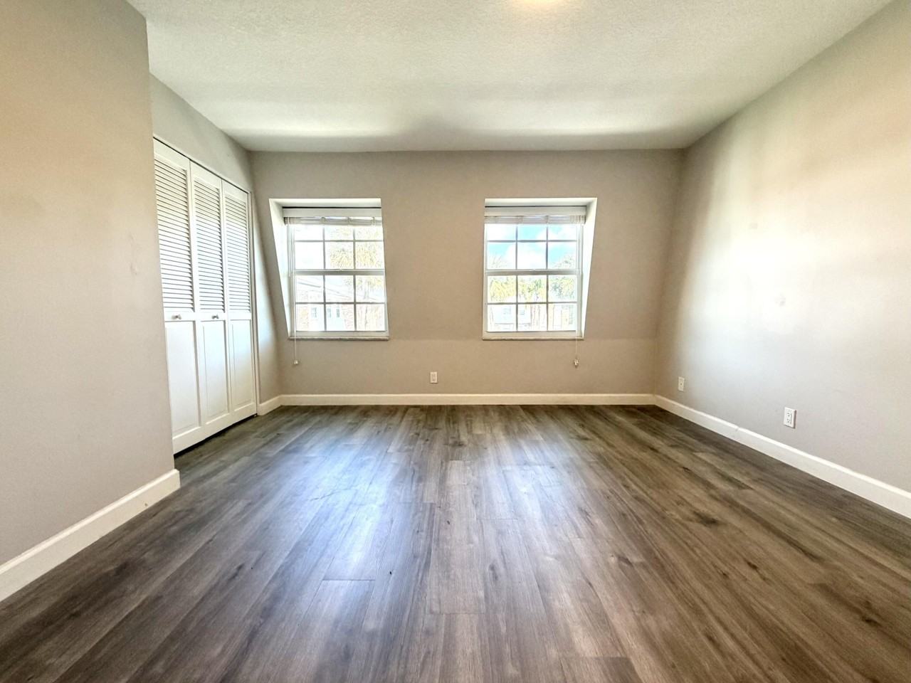 413 N Cypress Dr Apt 4 - Photo 4 of 30