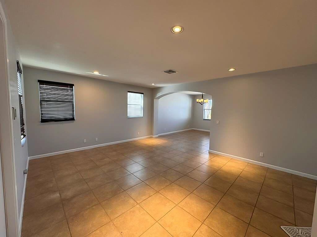 11334 Sw Glengarry Ct - Photo 3 of 14