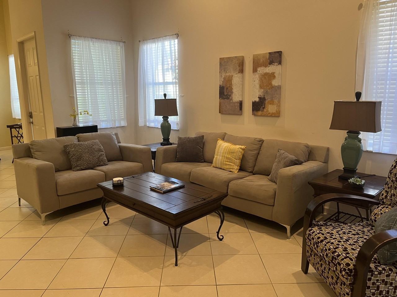 9201 Wentworth Ln - Photo 5 of 28