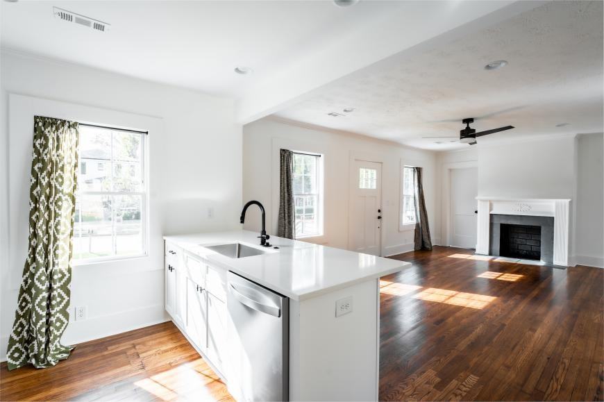 2692 Knox St Ne - Photo 3 of 10