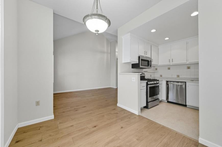 138 Blossom Cir - Photo 4 of 10