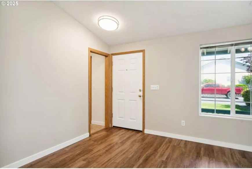 7803 Ne 21st St - Photo 2 of 10