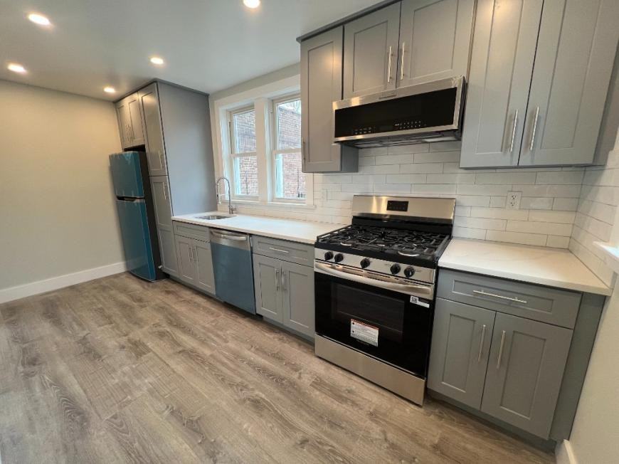 3954 48th St - Photo 4 of 10