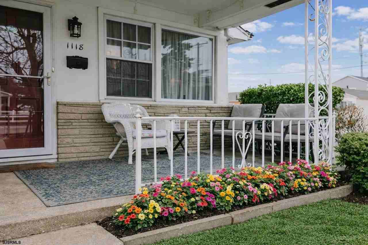 1118 Beach Ave W - Photo 5 of 28