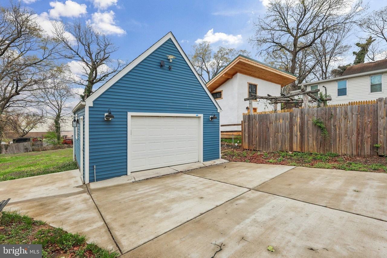 1404 Beaver Heights Ln - Photo 2 of 25