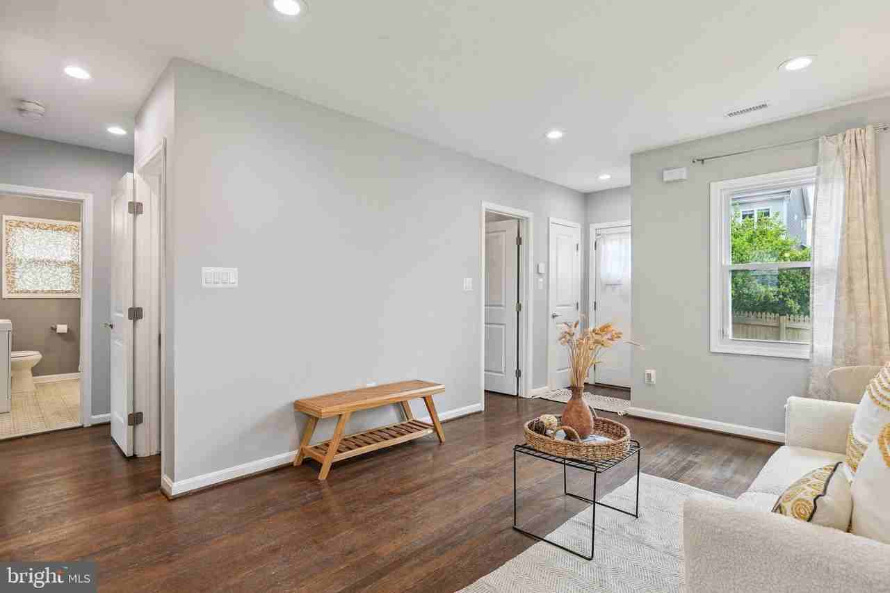 1404 Beaver Heights Ln - Photo 3 of 25