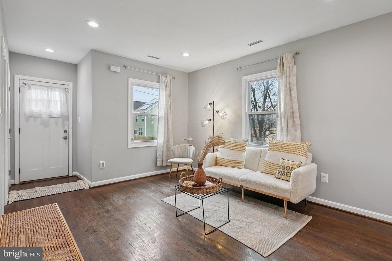 1404 Beaver Heights Ln - Photo 4 of 25