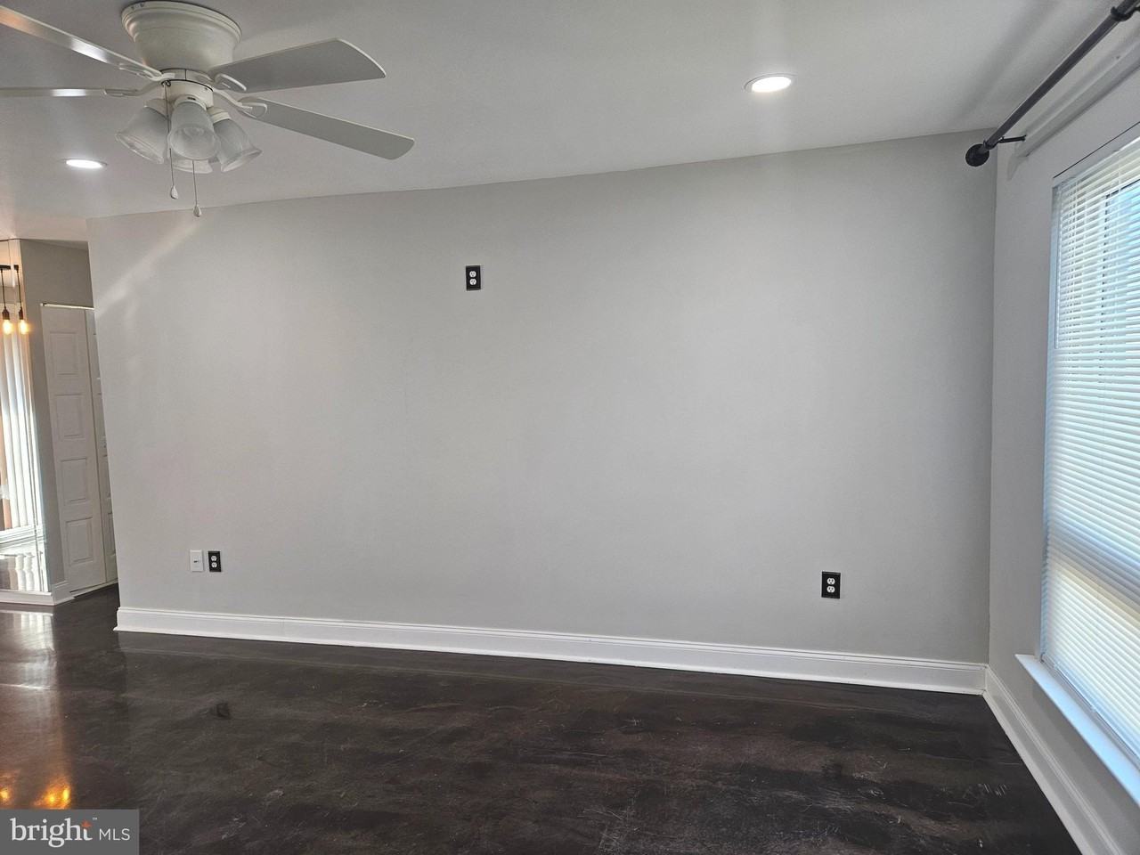 210 James Ct - Photo 7 of 13