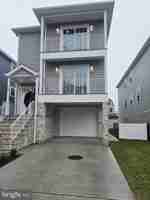 featured image of 135 N 15th St