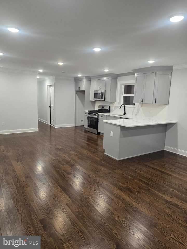 135 N 15th St - Photo 3 of 22