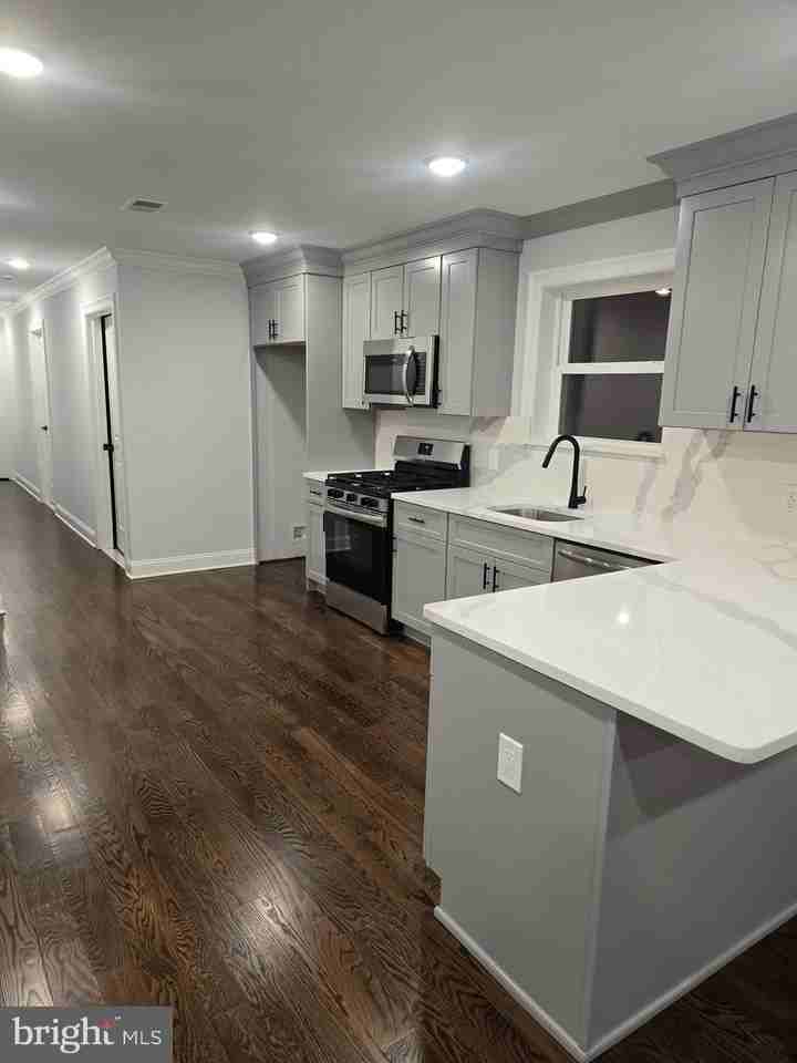 135 N 15th St - Photo 5 of 22