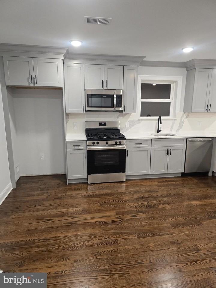 135 N 15th St - Photo 6 of 22