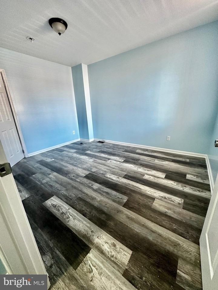 542 Stanbridge St Unit 1 #1 - Photo 3 of 14