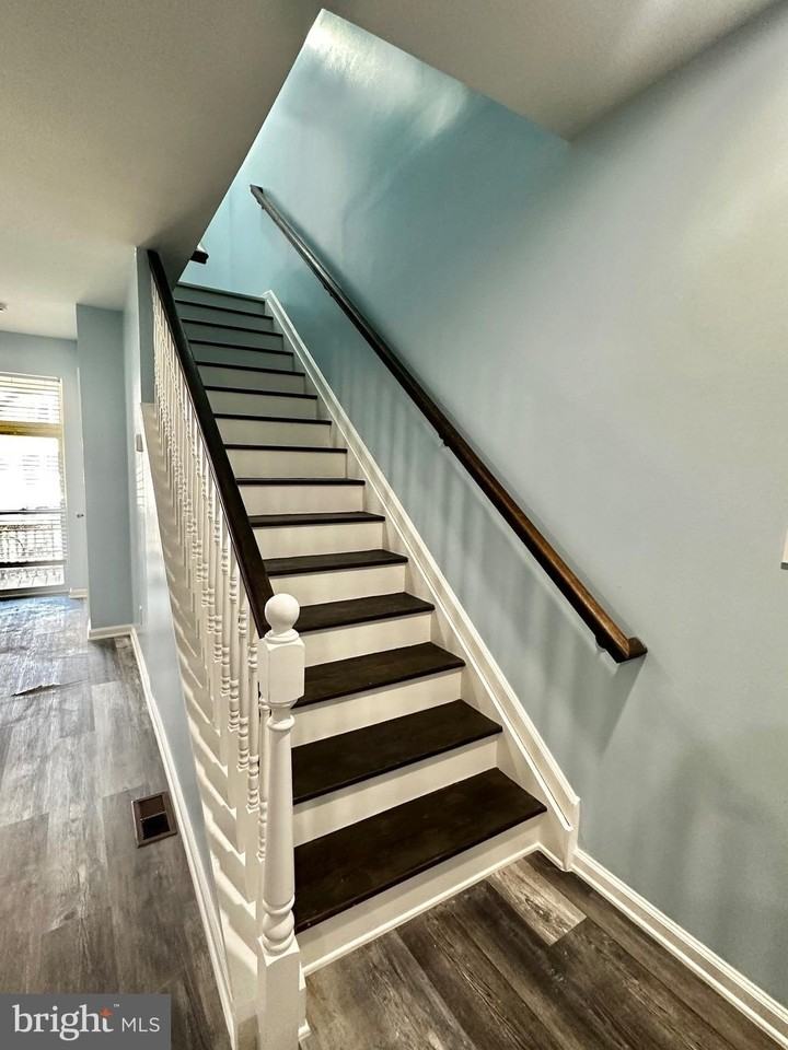 542 Stanbridge St Unit 1 #1 - Photo 5 of 14