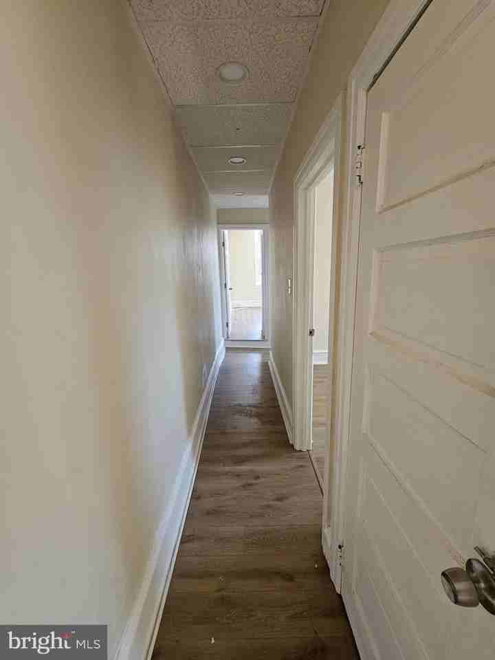 718 S 52nd St - Photo 5 of 11
