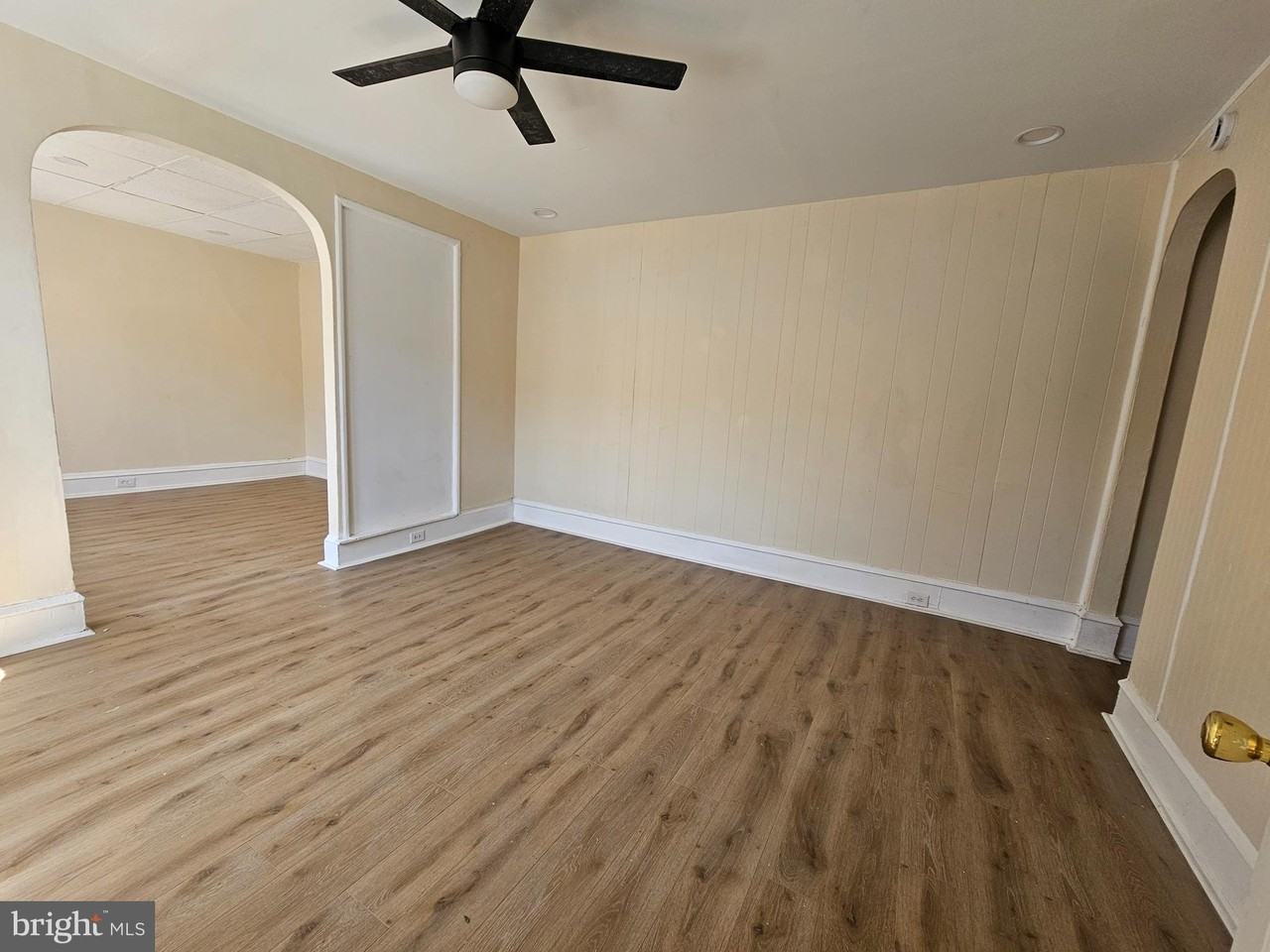 718 S 52nd St - Photo 6 of 11