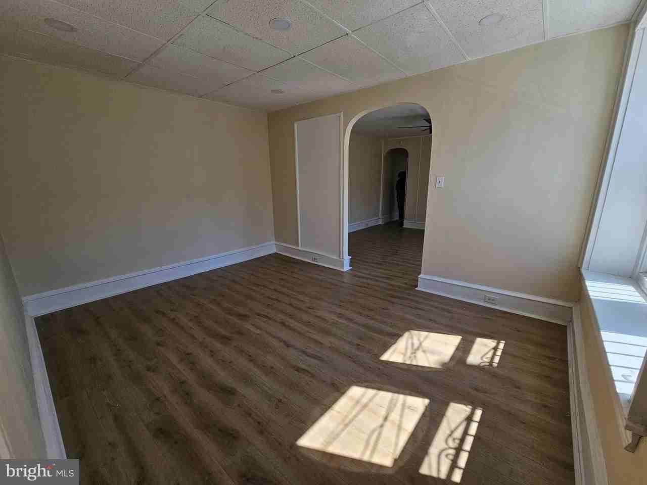 718 S 52nd St - Photo 7 of 11