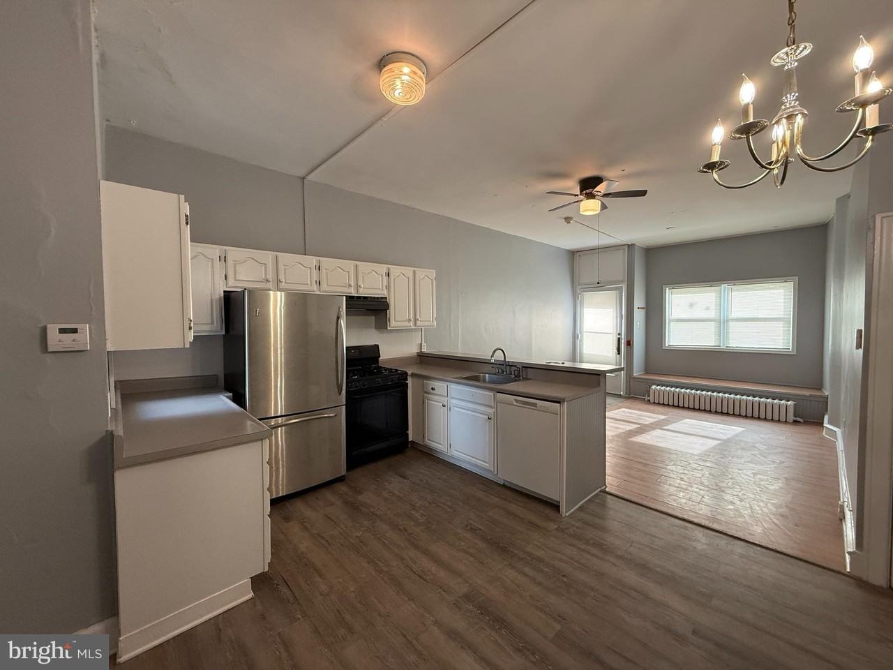 2423 E Allegheny Ave Fl 1 - Photo 3 of 9