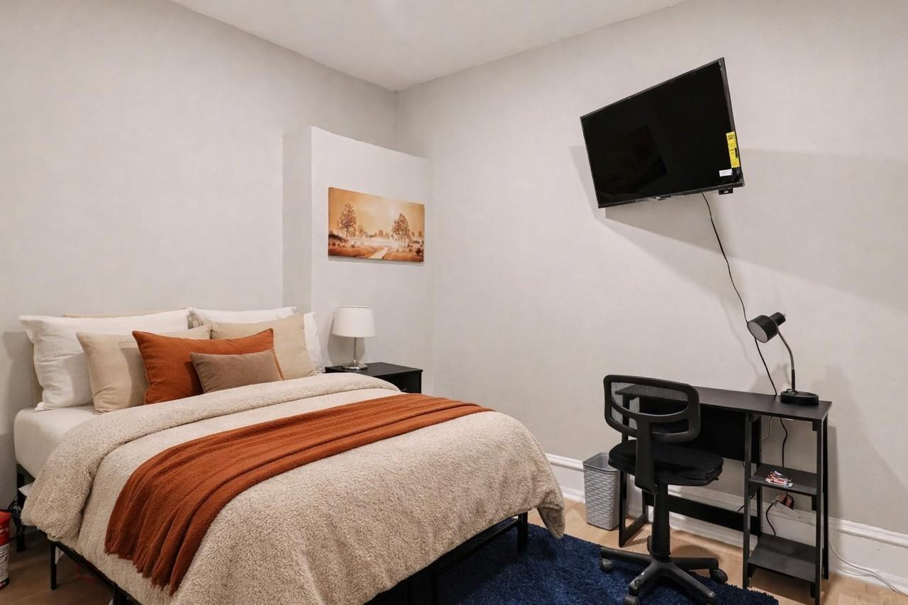 Chester Ave - Photo 5 of 14