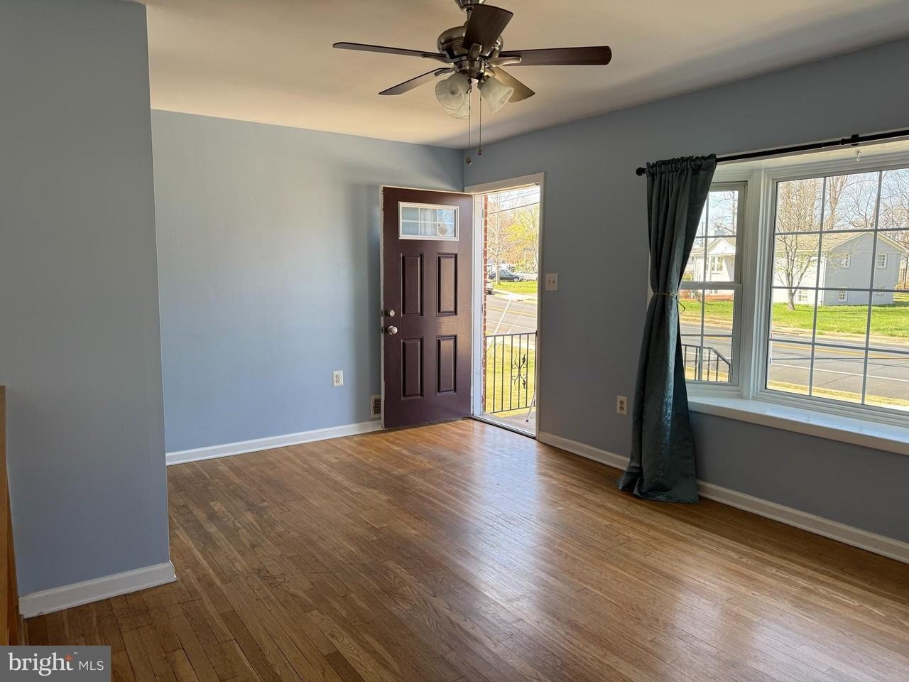 10127 Lomond Dr - Photo 2 of 20