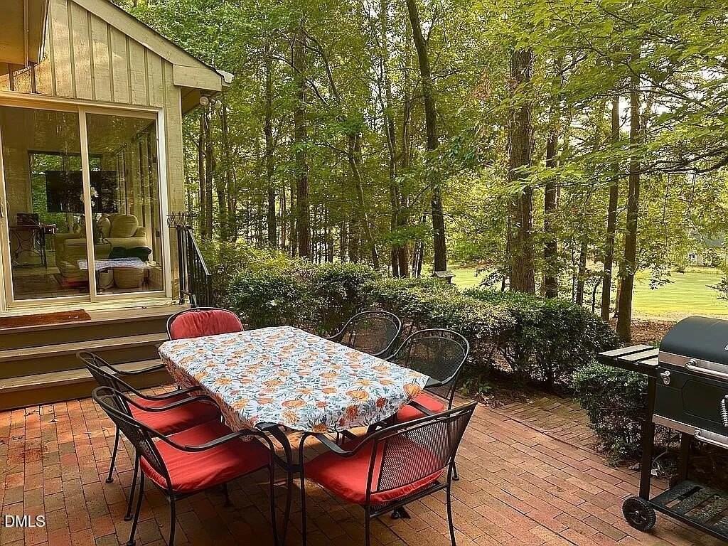 1907 Wedgewood Dr - Photo 2 of 19