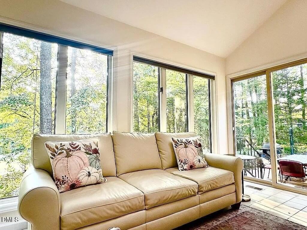 1907 Wedgewood Dr - Photo 3 of 19