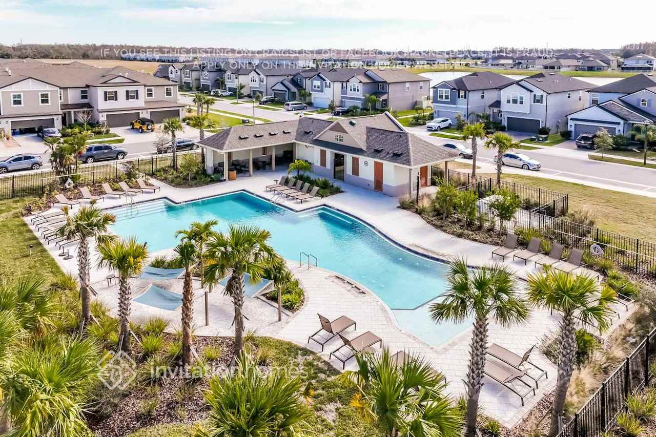 2913 Coach Manors Way - Photo 4 of 9