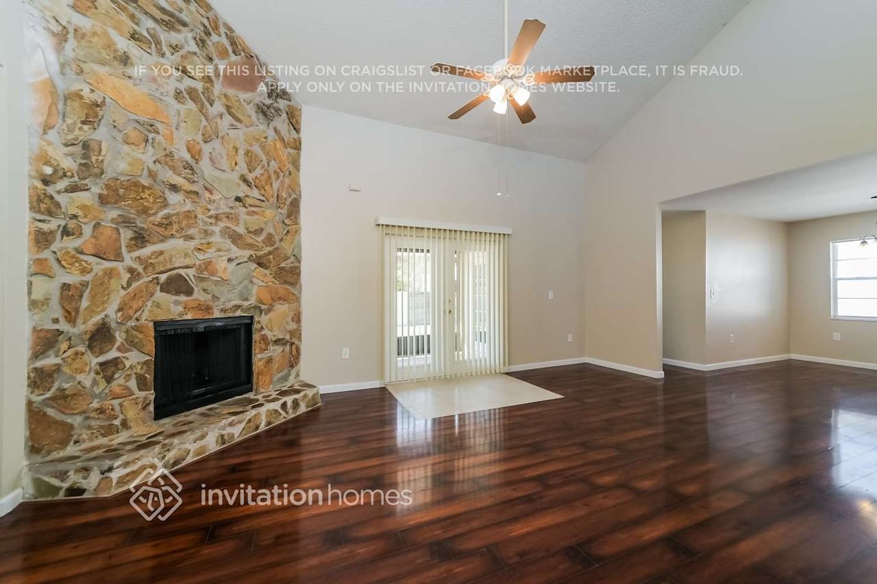 341 Santiago Ct - Photo 3 of 17